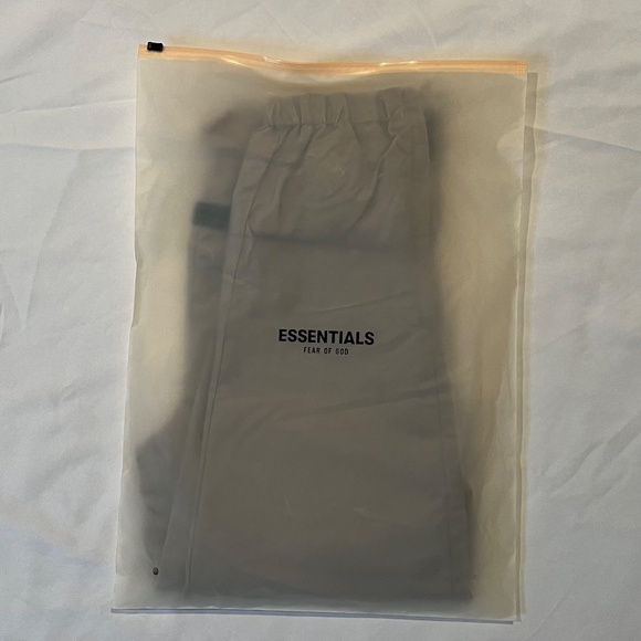 Fear Of God Essentials Kids Track Pants Desert Taupe Size M - Picture 9 of 10